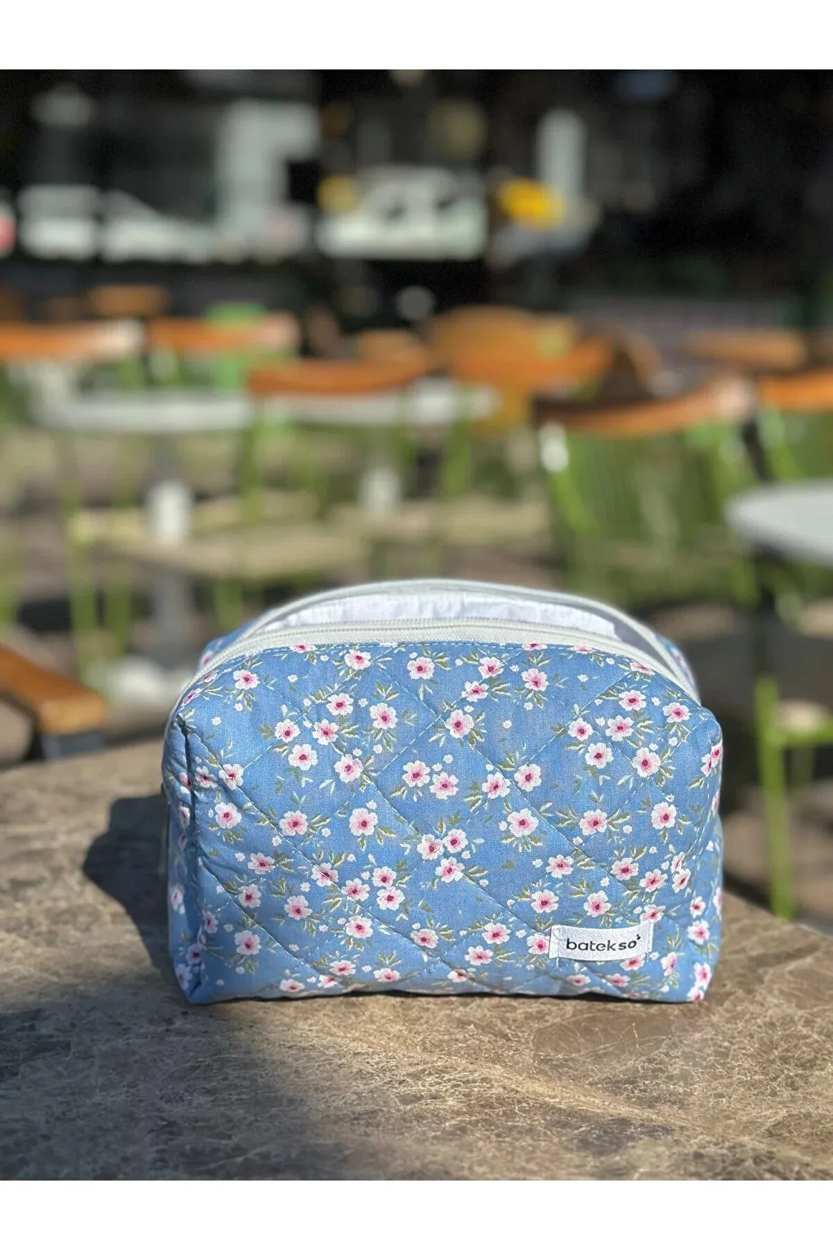 Batekso Blue and White Floral Pattern Makeup Bag