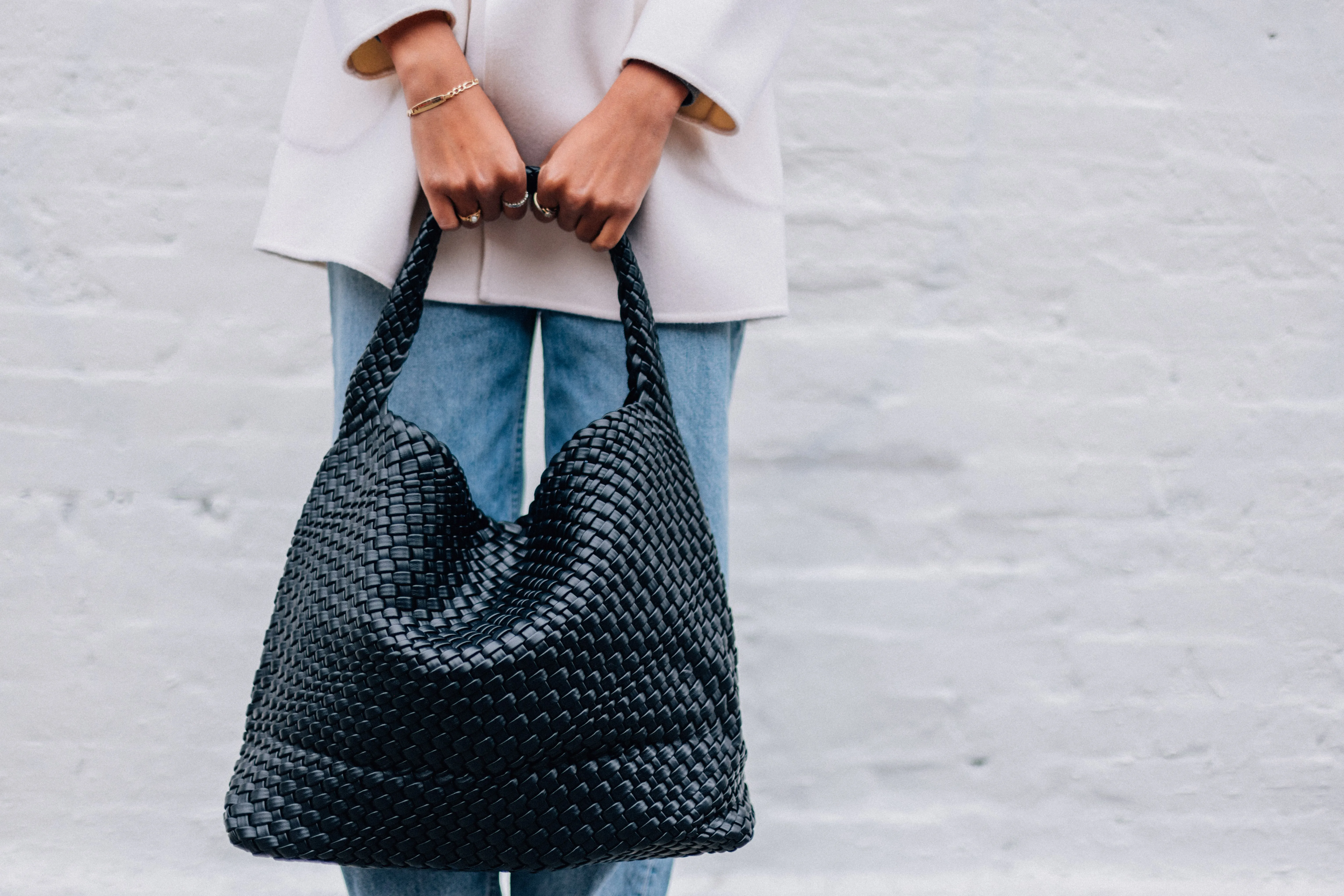 LARGE WOVEN HOBO-BLACK