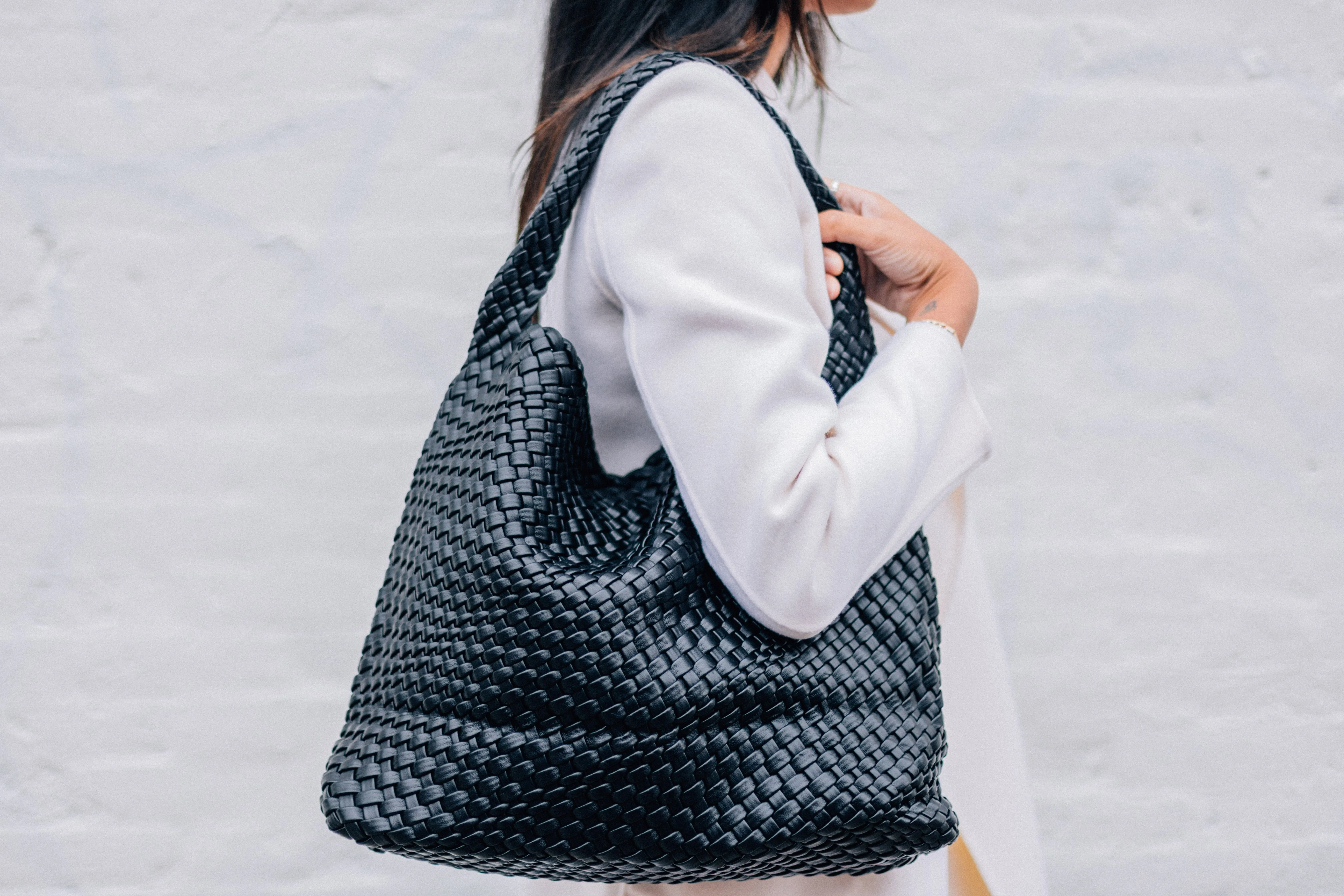 LARGE WOVEN HOBO-BLACK