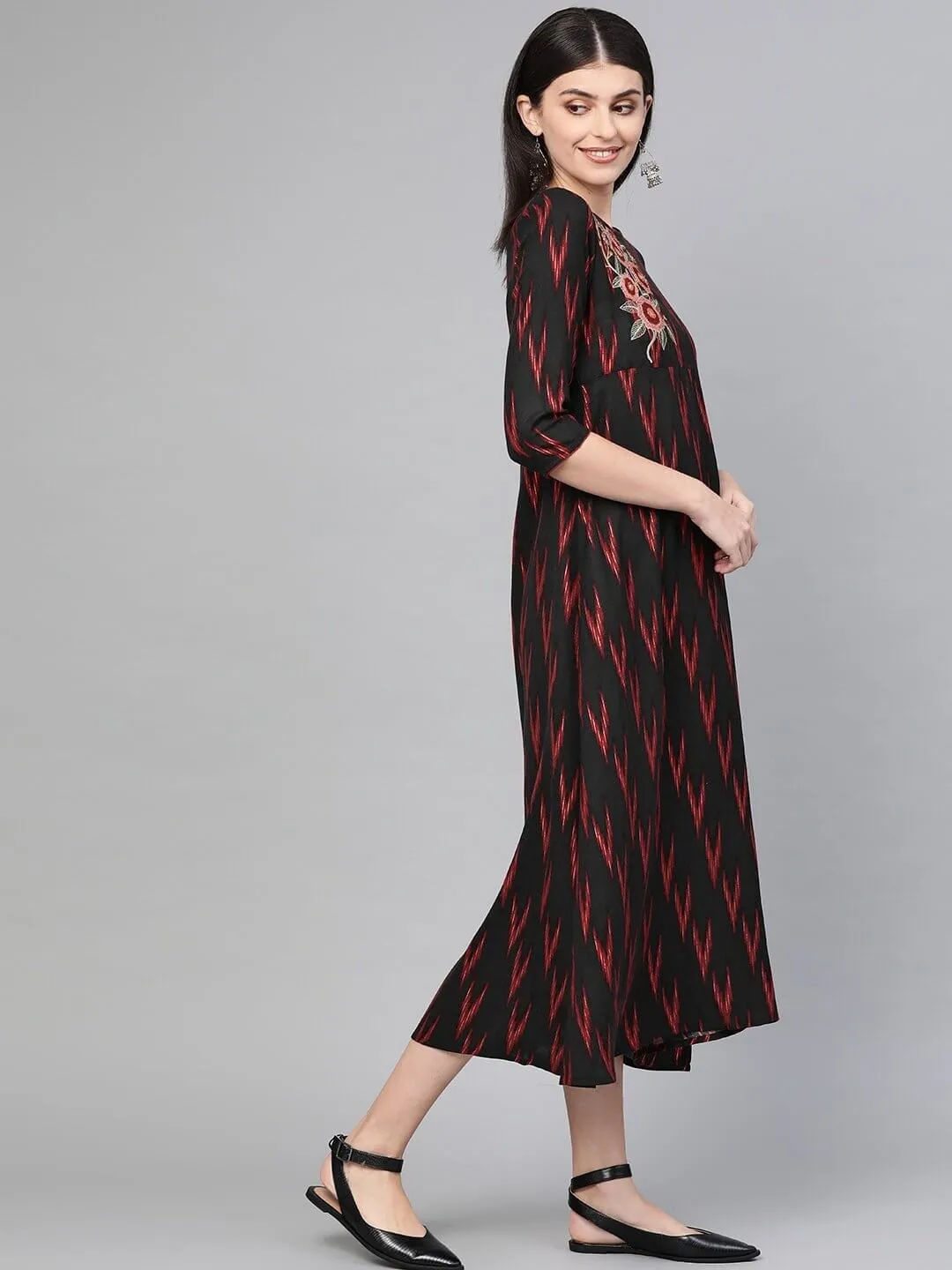 Women Black Embroidered Kurta