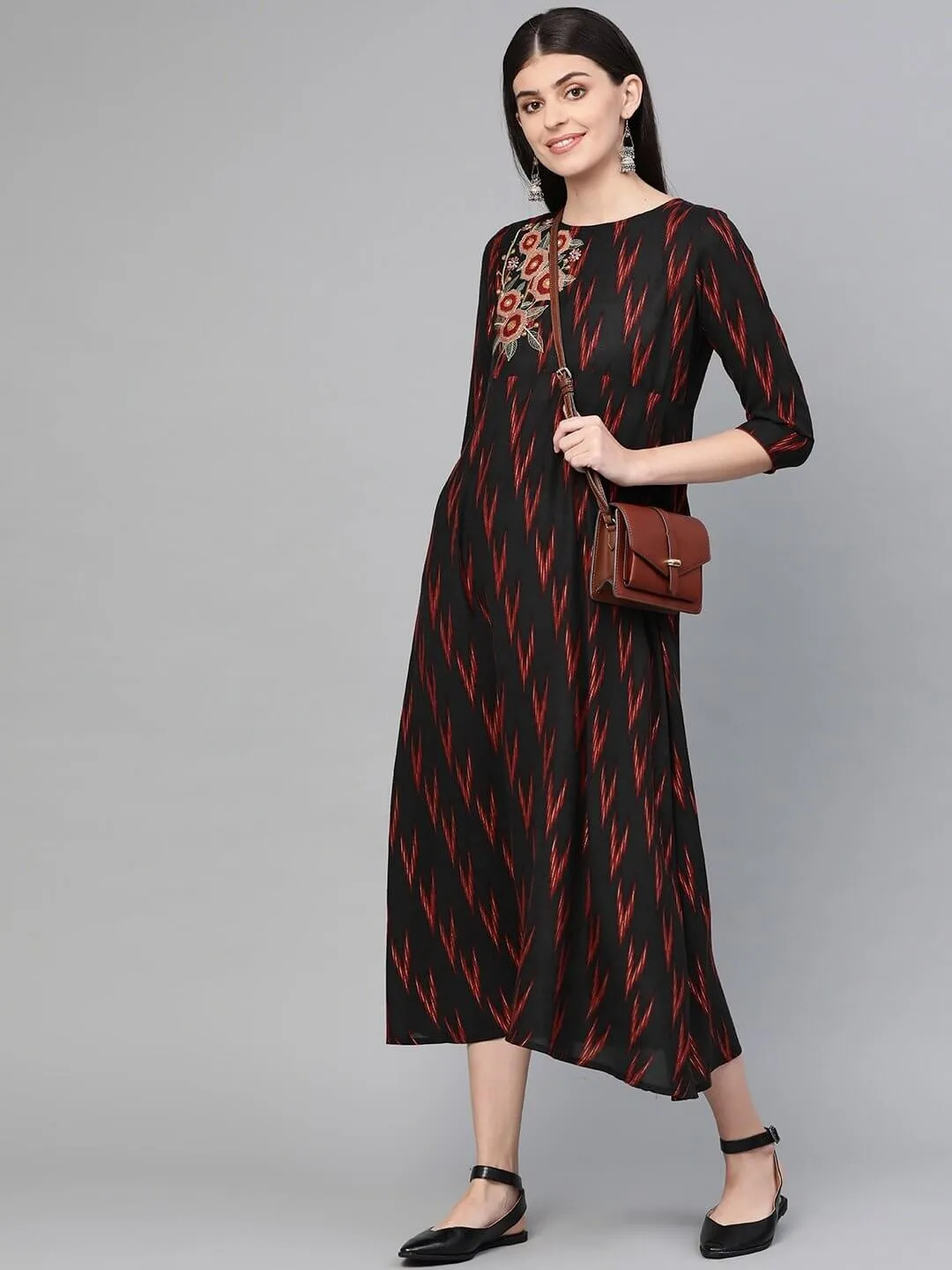 Women Black Embroidered Kurta